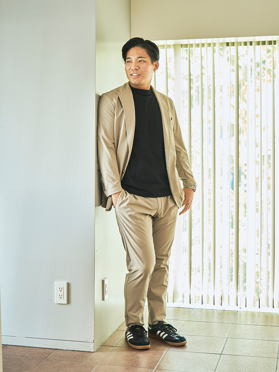 ビジネスパーソン必見。普段スーツで働く人たちにスーツに合わせても“きちんと見え”する黒スニーカーを聞いてみた