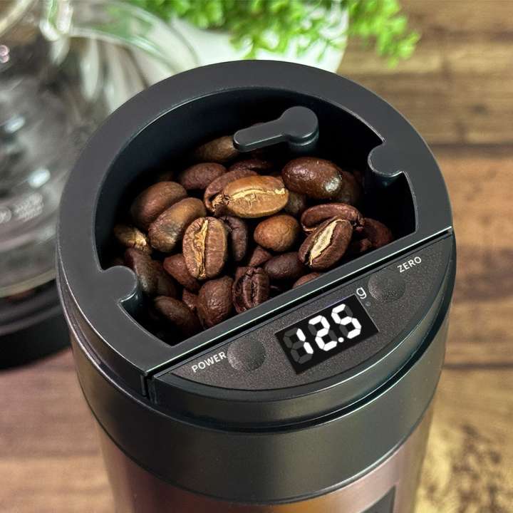 電動コーヒーミルにスケールをON！手軽に「量る＆挽く」で美味しい