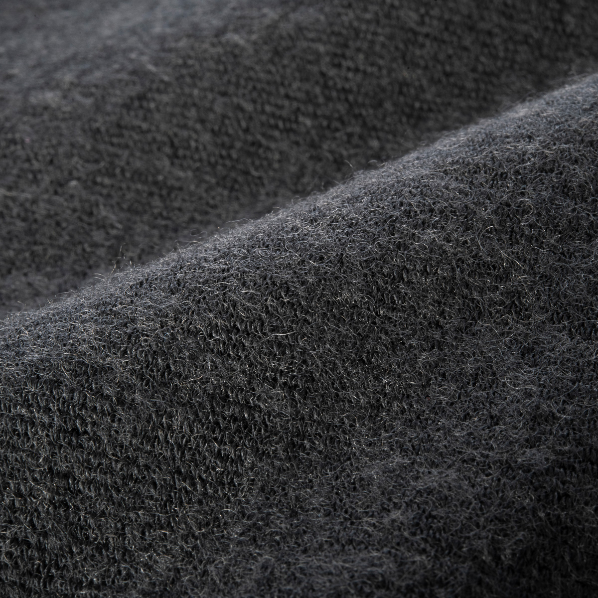 モンベルのインナーで寒さ対策。極厚手スーパーメリノウールが実現する快適な冬