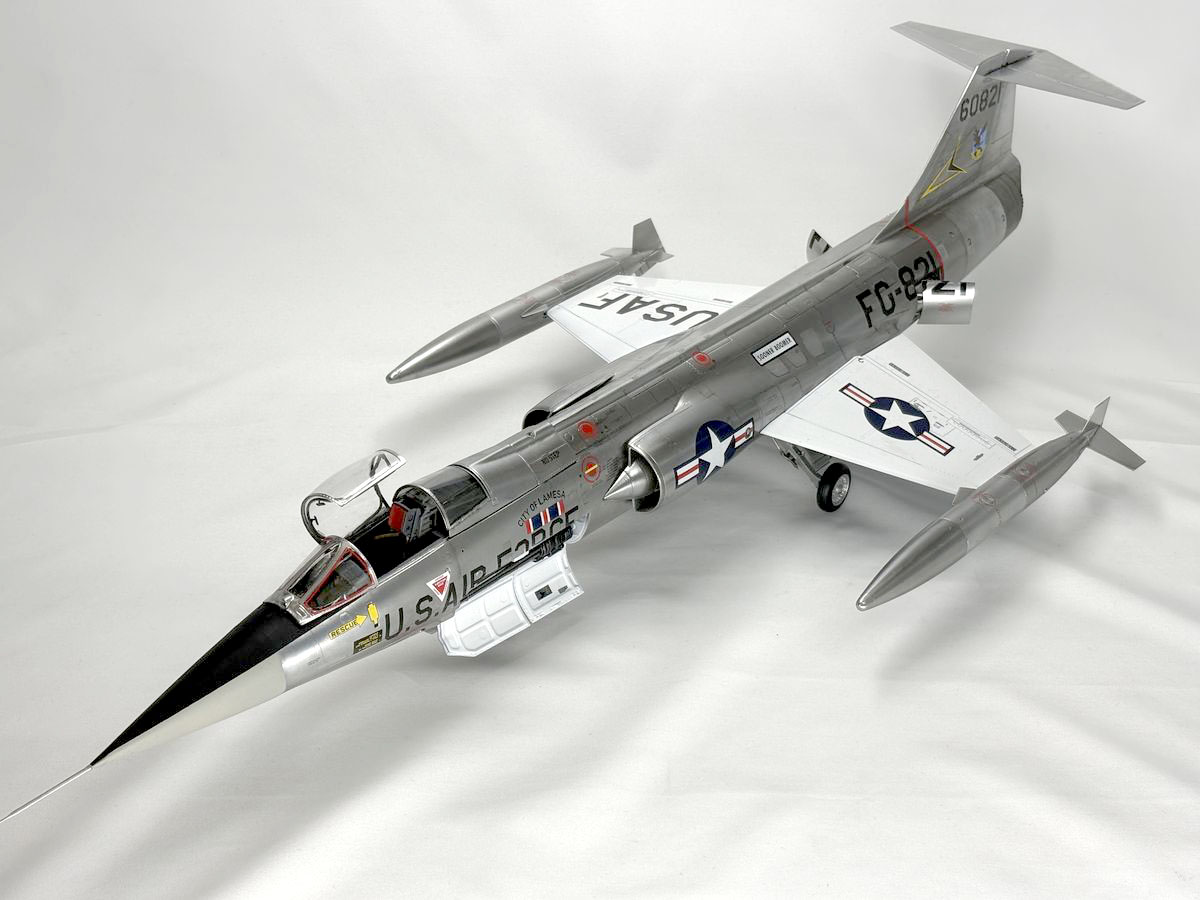 無塗装を塗装で再現？ナチュラルメタル米軍機の塗装方法を解説【達人のプラモ術＜F-104 スターファイター＞】