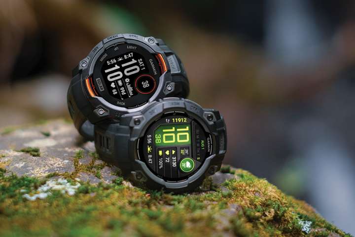 GARMIN INSTINCT 腕時計　ガーミン　キャップ付 バッテリーを気にせず過ごせるタフ時計。ガーミン「Instinct」シリーズ