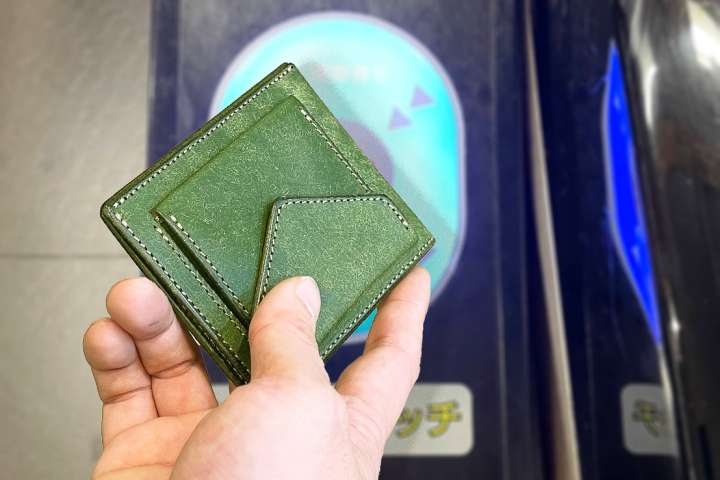 キャッシュレス派の最適解。池之端銀革店の技が詰まった薄さ1.5cmの革