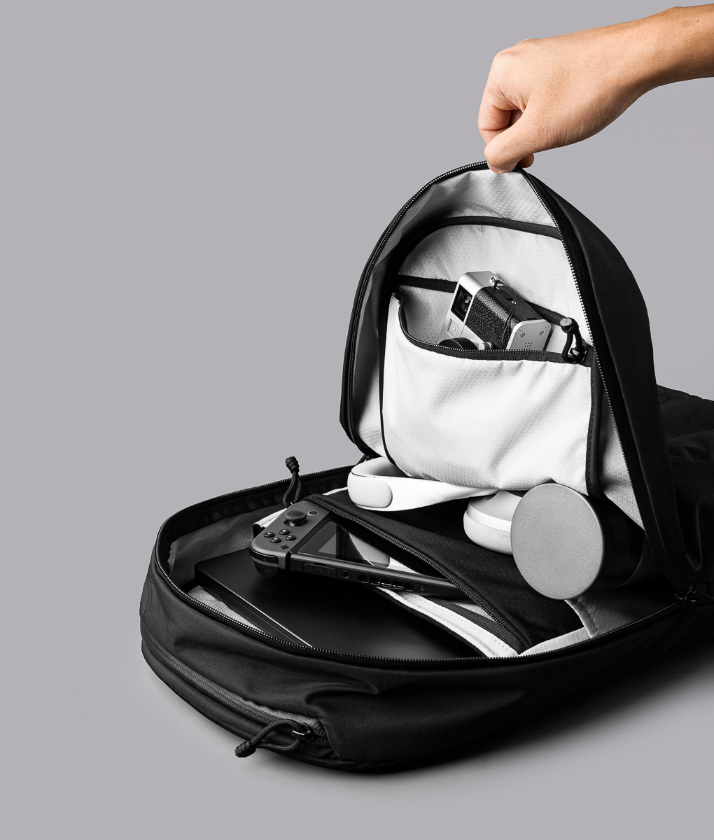 16インチPCが入って700g。ガジェット派のための超軽量バックパック「AERO PACK」