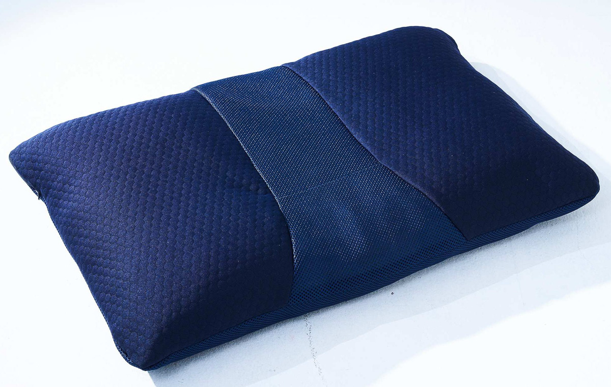 呼吸量が約28％上がるというミズノの枕。ポイントはやっぱり首の角度