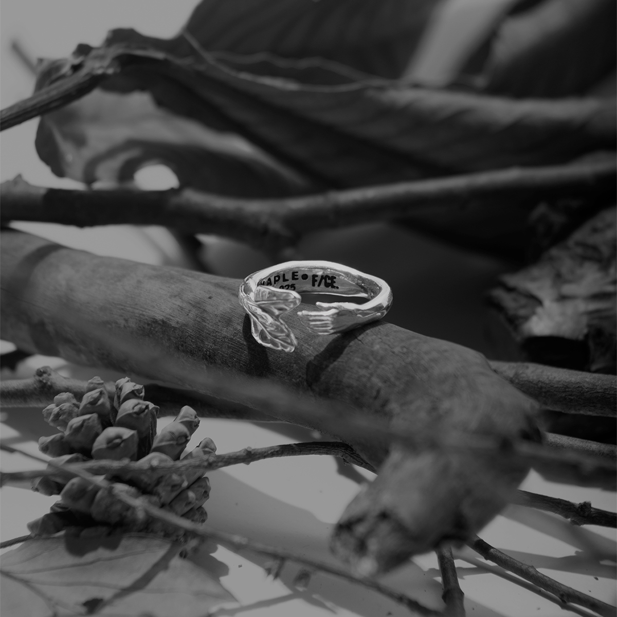 冬の着こなしこそ小物で差が付く。人気のF/CE.から待望のシルバーアクセが登場！