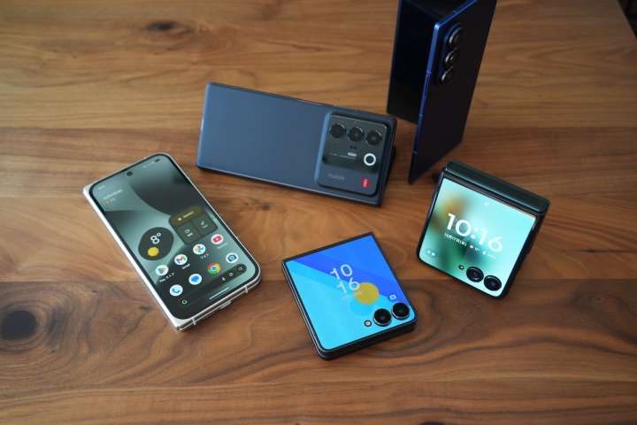 2025年は大豊作！選択肢が増えてきた「折りたたみスマホ」どれを選ぶの