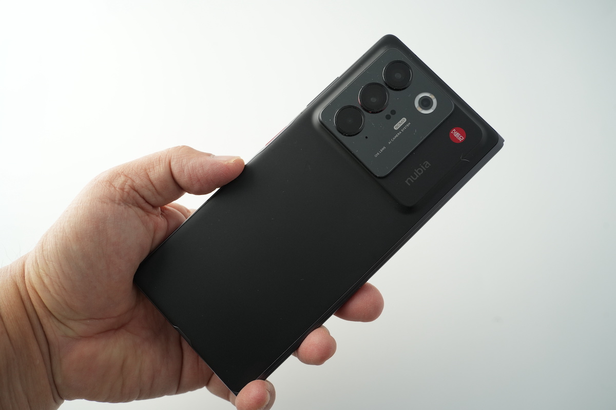 2025年は大豊作！選択肢が増えてきた「折りたたみスマホ」どれを選ぶのが最適解!?