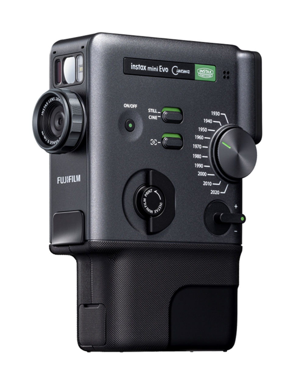 ショート動画も撮れるチェキ。8ミリのような縦持ちで昭和や平成のような映像を撮れルンです