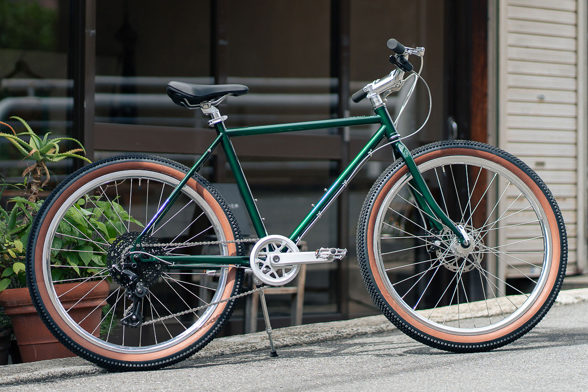 2026年、自転車を新調するならどっち？ “街角で絵になる1台”と“冒険を加速させるMTB”