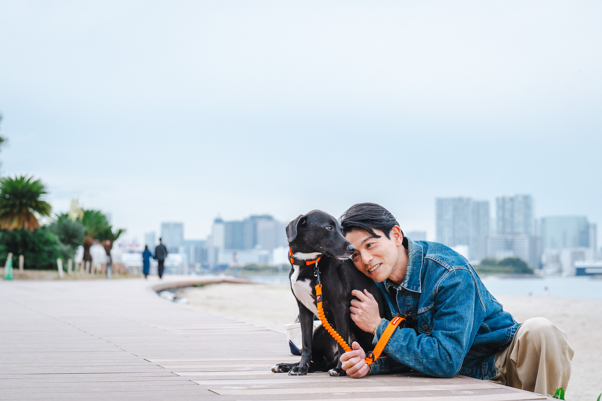 吉沢悠さんが、愛犬とのつらい別れを乗り越えてつかんだ保護犬たちとの第二の人生。救ったつもりが、救われていた――【DOG LOVERS PRESS】