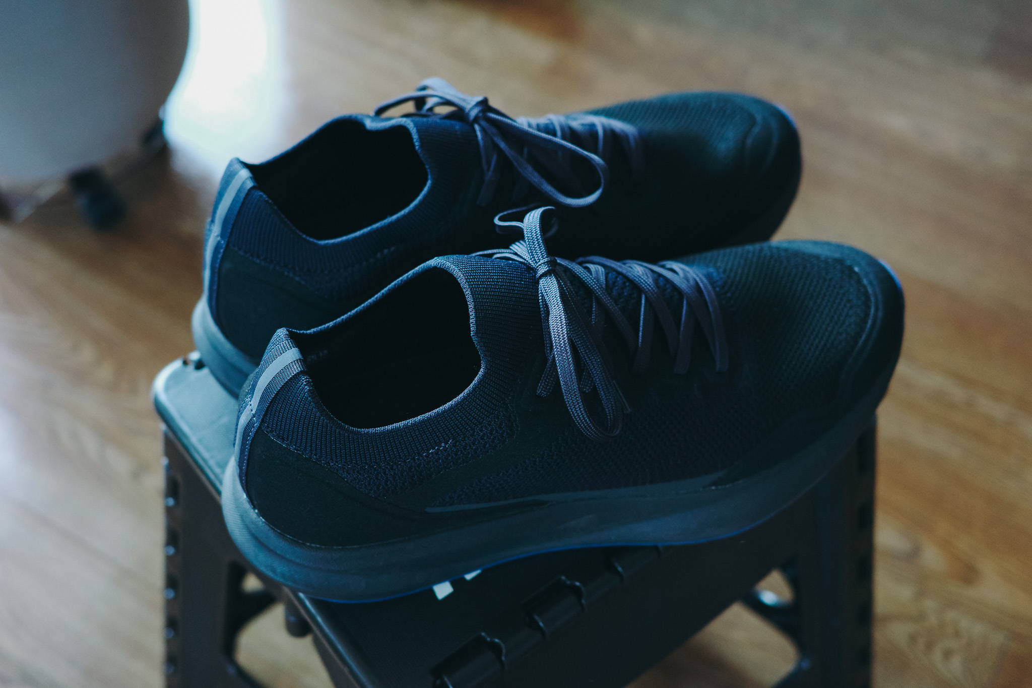 あまり話題になっていないユニクロの厚底スニーカー。OnとHOKAの間くらいの履き心地で想像以上に良い