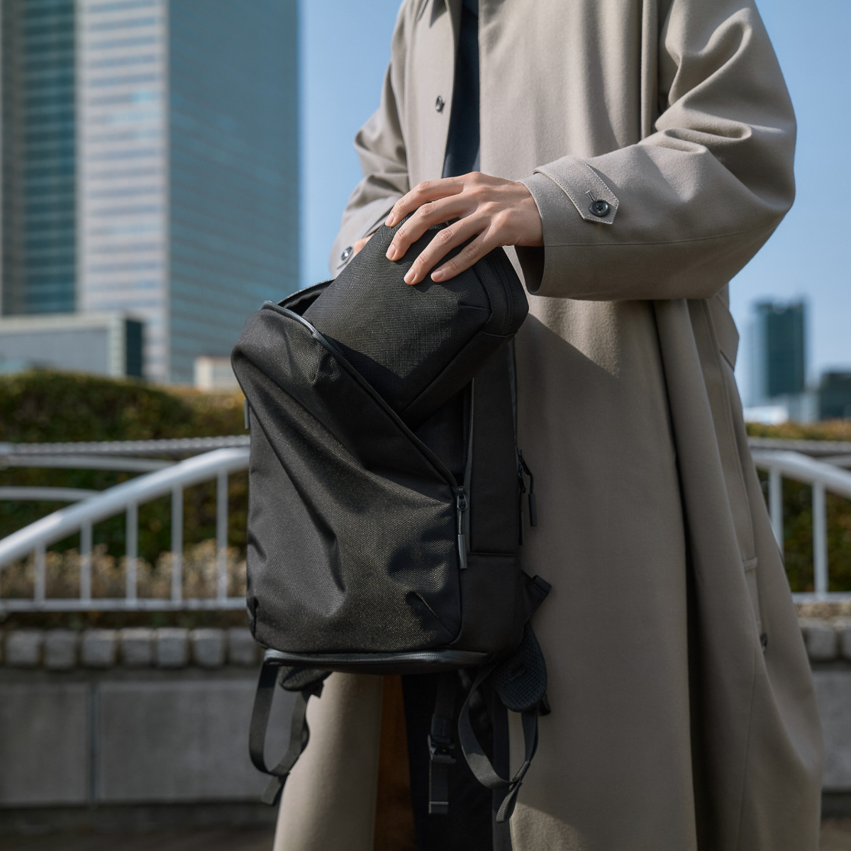 黒・コーデュラ・フィドロック。オトコゴコロをくすぐるスペックを詰め込んだ大容量2Wayポーチ