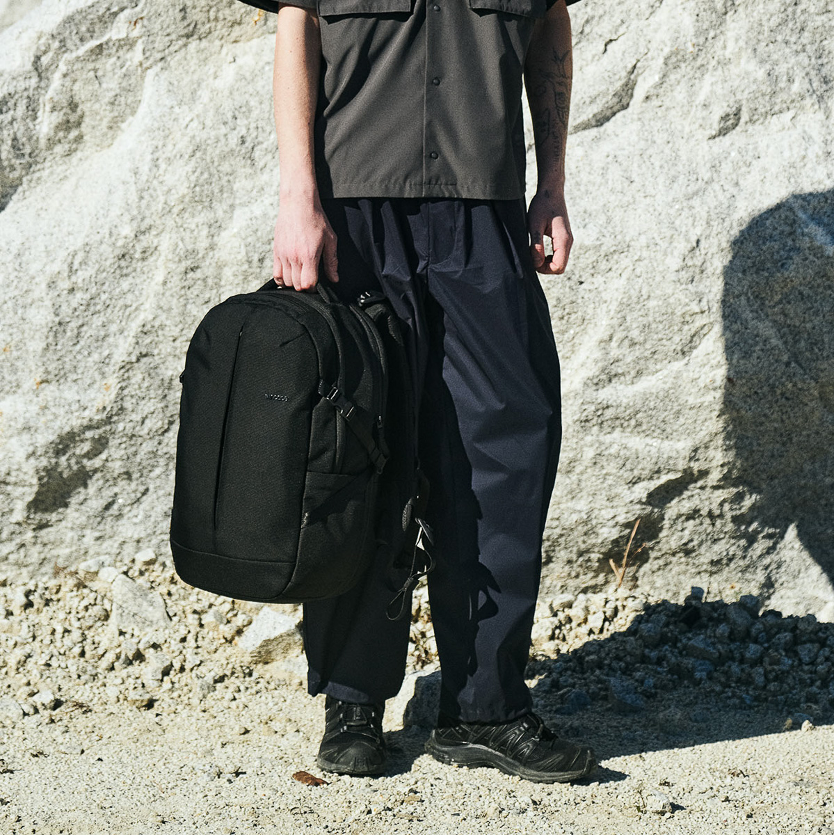 拡張してもスマート。Incaseの絶妙サイズ「バックパック」は約30％も容量が増やせます