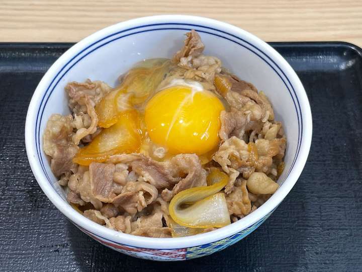 ▲牛丼小盛の卵トッピングで低カロリー、高たんぱく丼が実現