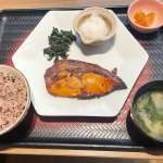 ▲「沖目鯛の醤油こうじ漬け炭火焼き定食」1290円　*五穀ごはんをチョイス