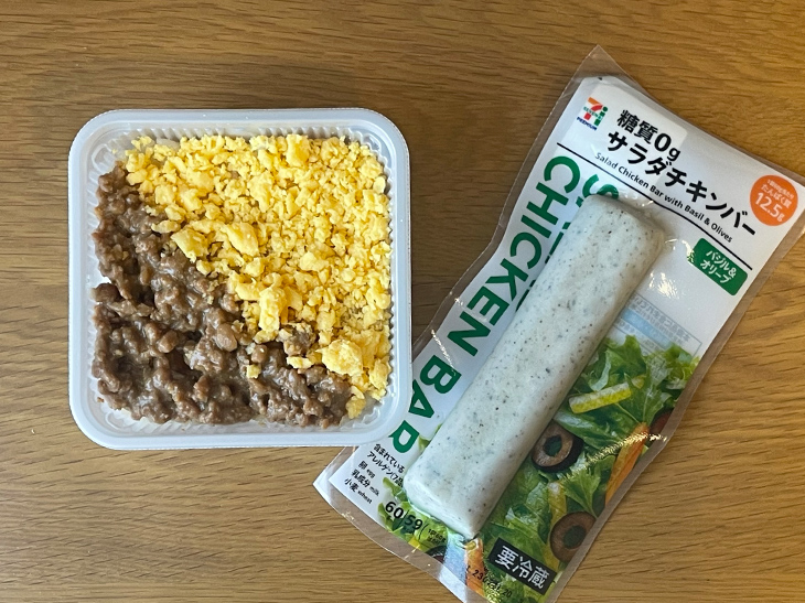 ▲ミニ弁当にサラダチキンをつけ、高たんぱくランチにカスタマイズ