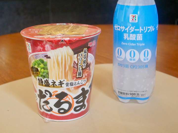 ▲石本氏イチオシのカップ麺「博多だるま」