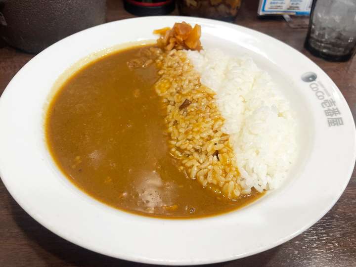 ▲カロリーが抑えられるのは「ポークカレー」