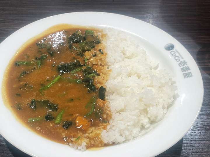 ▲「ほうれん草カレー」。カレーの脂質でほうれん草の性能もアップ