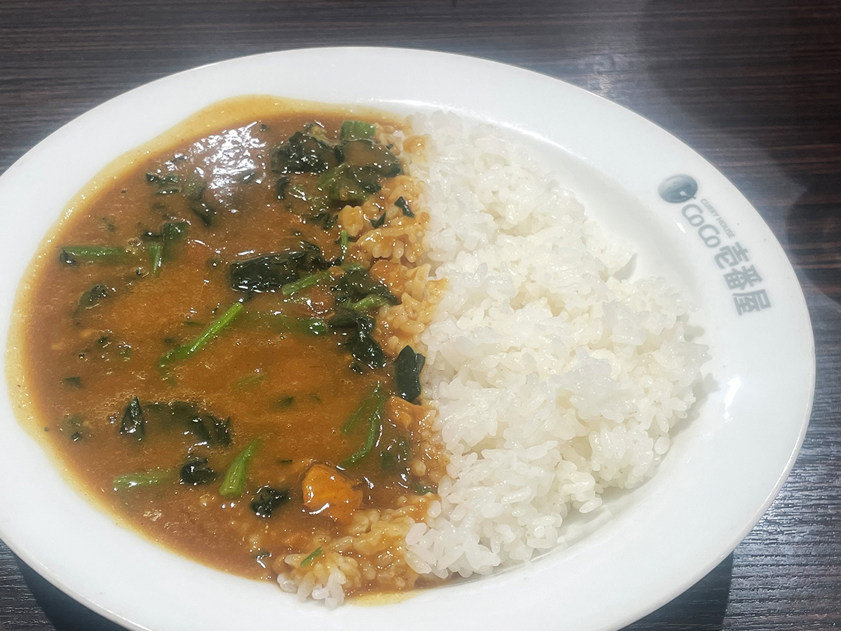 ▲「ほうれん草カレー」。カレーの脂質でほうれん草の性能もアップ