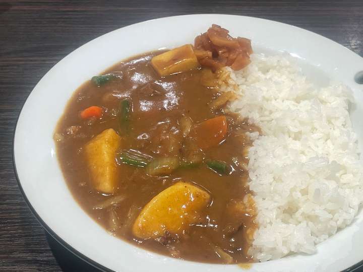 ▲揚げたナスは入ってないため、安心して食べられる「やさいカレー」