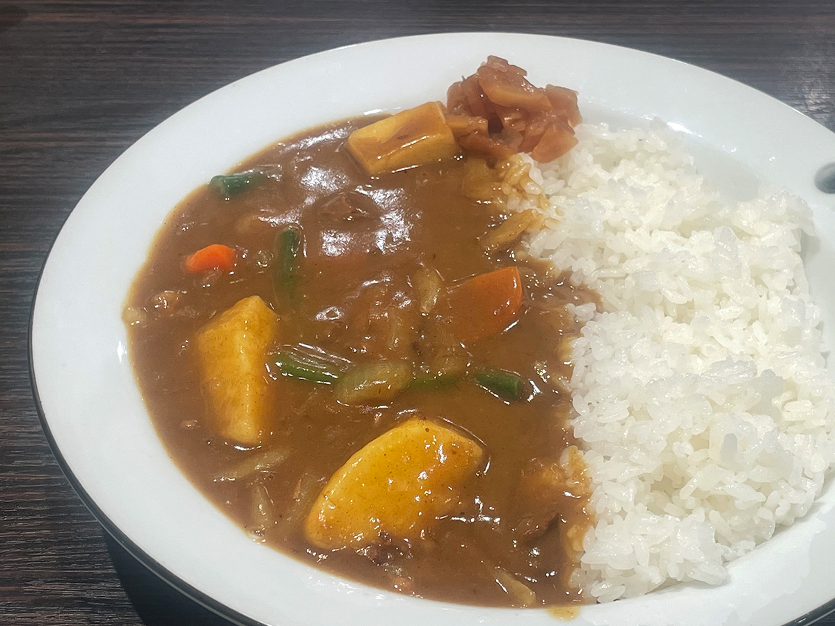 ▲揚げたナスは入ってないため、安心して食べられる「やさいカレー」