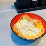 ▲ミニかつ丼を食べるなら、わかめそばがおすすめ