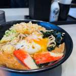 ▲人気のトッピングを盛り合わせた「特選富士そば」