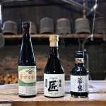 ▲左から「湯浅手づくり醤油」(300ml/750円)、3年熟成の「匠」(300ml/1850円)、圧搾も加熱もしない真の生醤油「濁り醤(にごりびしお)」(180ml/850円)