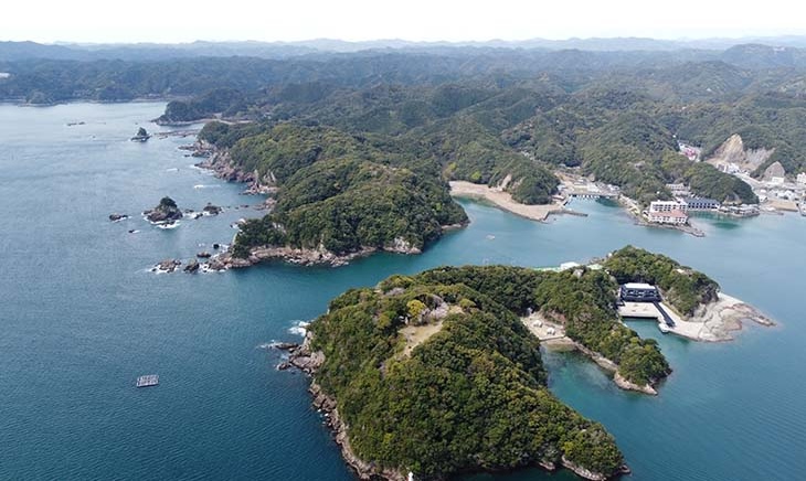 ▲上空から見た『碧き島の宿 熊野別邸 中の島』 [食楽web]