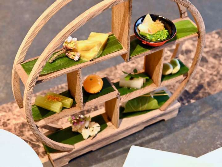 ▲8種類の前菜がのった「八咫烏の導き」