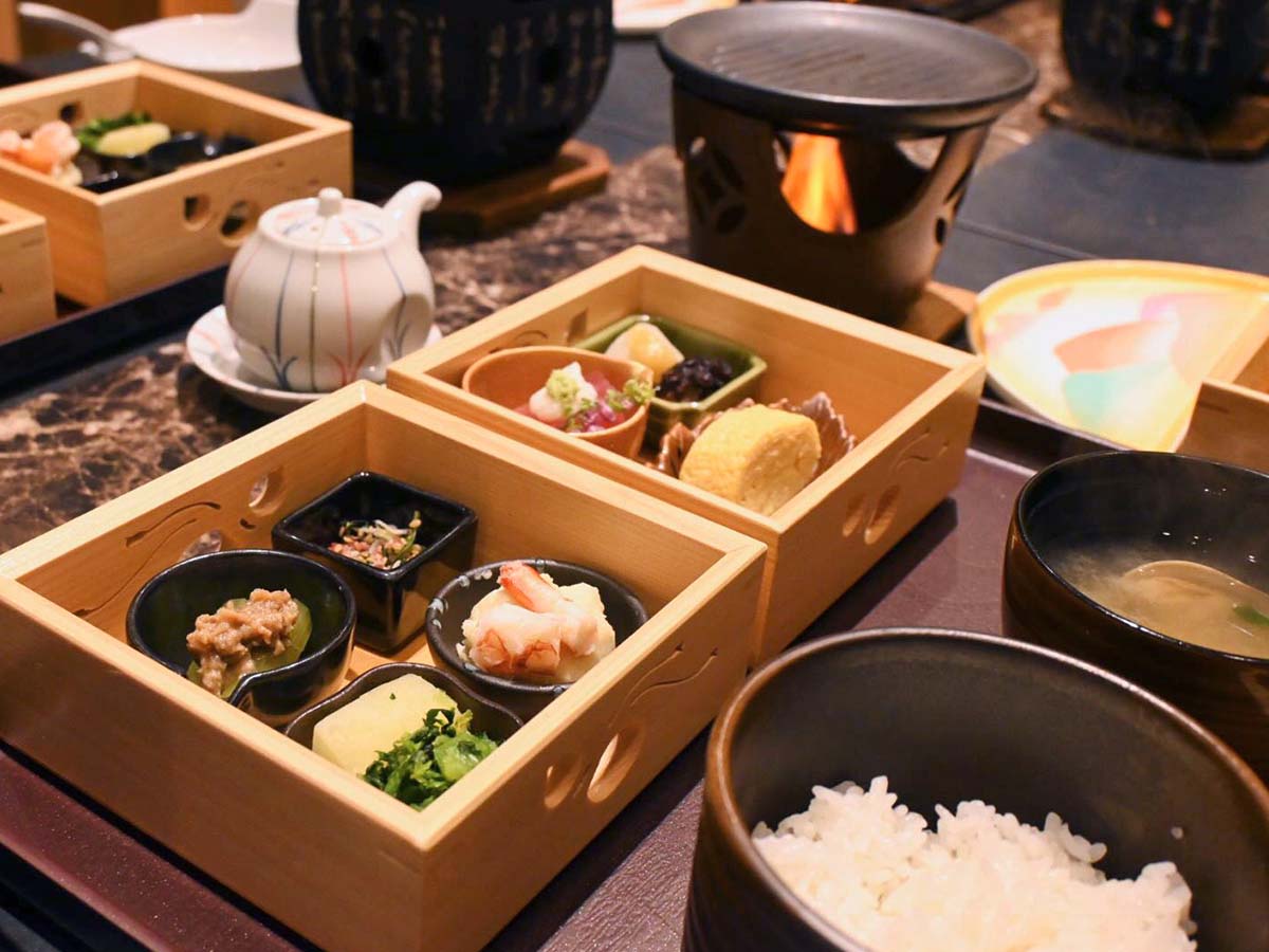 ▲ビュッフェコーナーにはご当地パンや紀州名物、梅干しの食べ比べなども