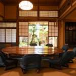 ▲庭園を望む主屋のラウンジ。見学はこちらからスタート ［食楽web］