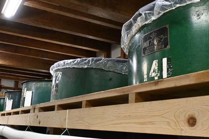 ▲ふくよかな味わいへと熟成していく酒タンク