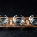 ▲左から「早瀬浦」「梵」「白龍」。若狭の地酒を一度に楽しめる利き酒セット［食楽web］