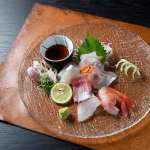 ▲白身魚をはじめバラエティに富んだお造り6種。魚はその日によって変わる