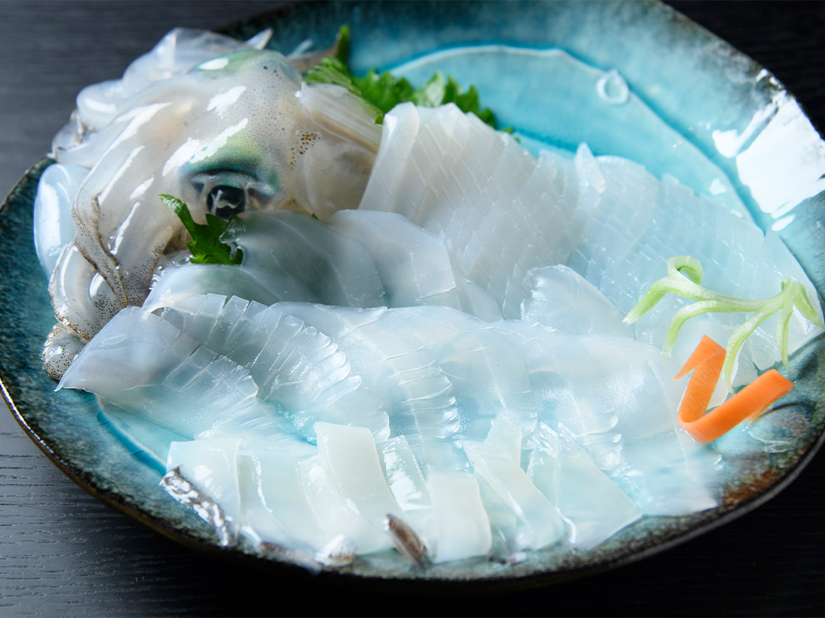 ▲アオリイカの造りは捌きたてで最高の鮮度。醤油をつけなくても甘みが感じられるほど