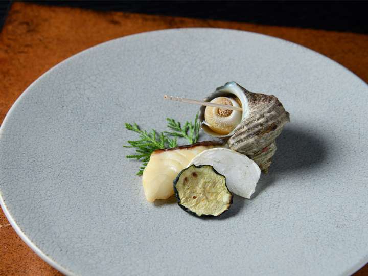 ▲ほのかな塩味が鯛の甘みを引き立てる、真鯛の若狭焼