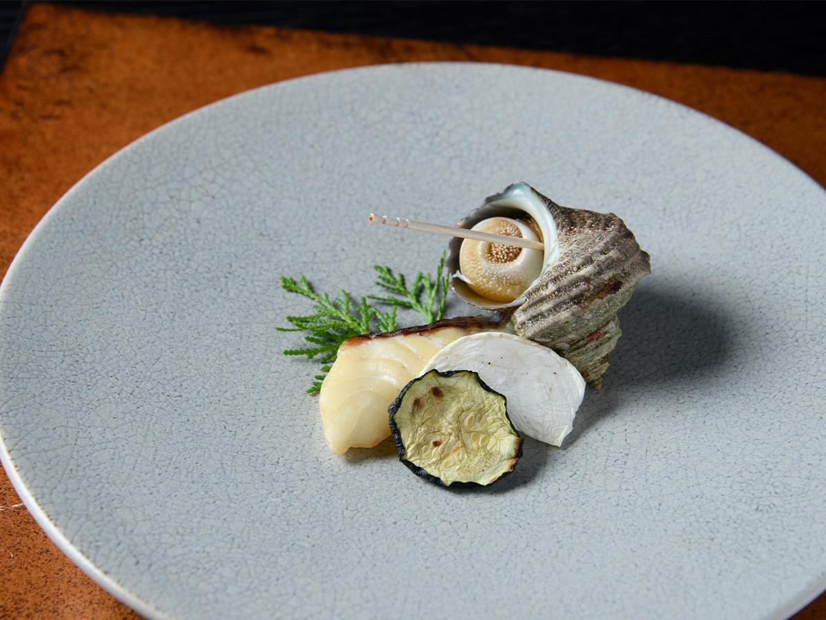 ▲ほのかな塩味が鯛の甘みを引き立てる、真鯛の若狭焼