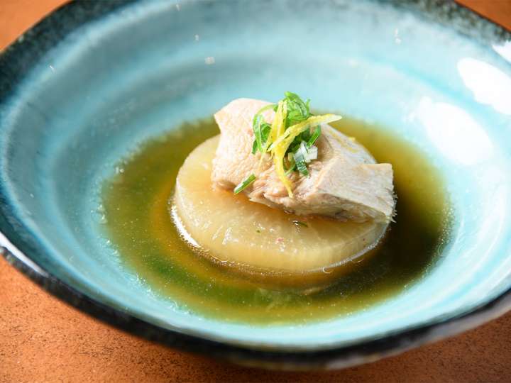 ▲定番のぶり大根も、本場で食べると鮮度と脂のノリが違う！