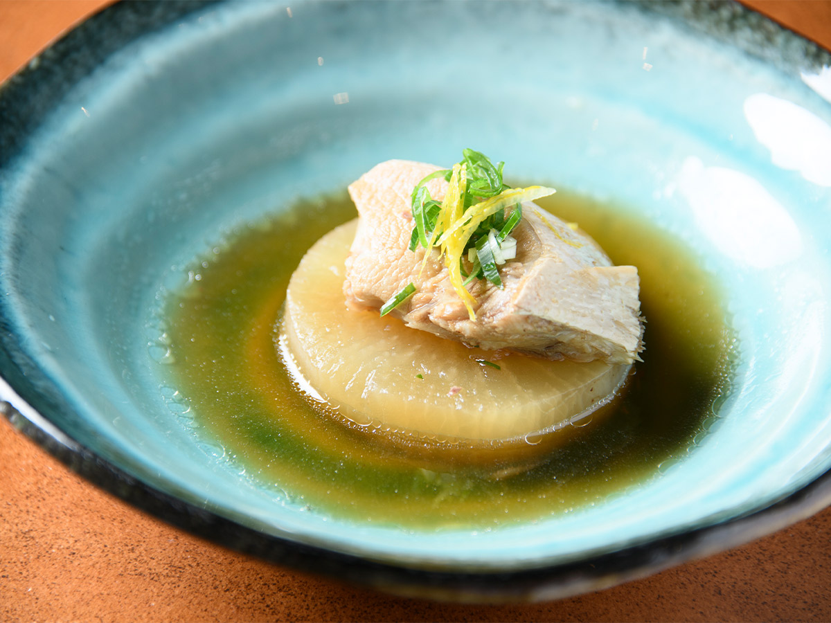 ▲定番のぶり大根も、本場で食べると鮮度と脂のノリが違う！