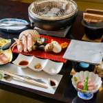 ▲スタンダードプランの夕食「炭火焼き懐石敦賀」。若狭の幸を炭火焼きでシンプルに味わえる