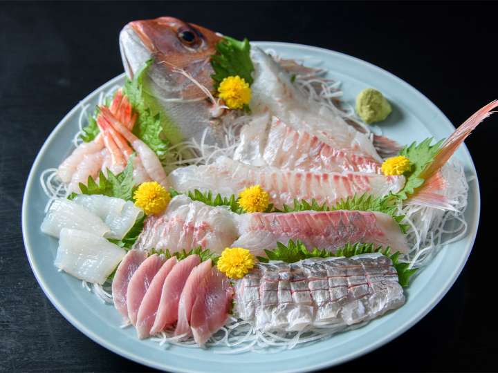 ▲鯛をはじめ、若狭湾近郊で獲れるさまざまな魚を盛り合わせたお造り盛り合わせ