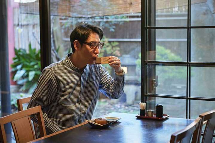 ▲庭を眺めながらいただける窓際の席で