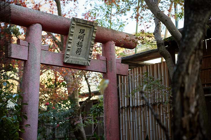 ▲庭園にはお稲荷様が祭られた現明稲荷神社も