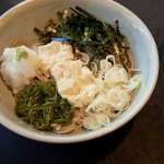 ▲「生湯葉おろしそば」2,000円。つゆをかけ薬味をまぜあわせていただく