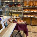 ▲フランスの技術と多様な感性が息づく、麻布台店の温かな店内風景