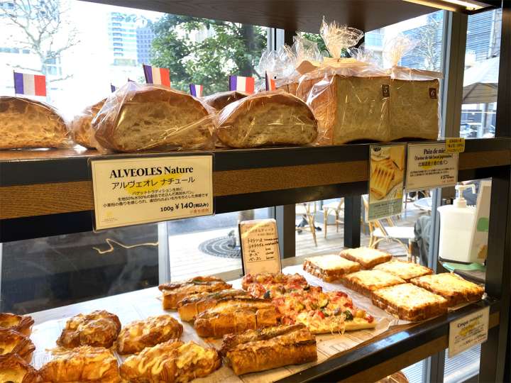 ▲アルヴォレナチュールが並ぶ棚。シンプルな見た目に、職人技と伝統が息づいている