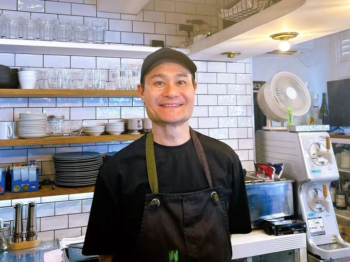 ▲卵LOVERで気さくな店主の佐渡友さん
