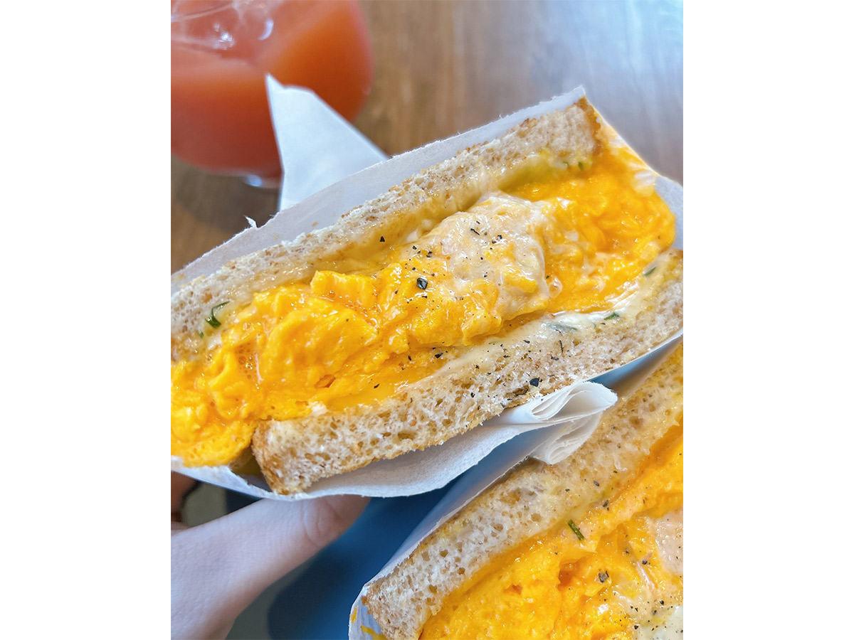 ▲「オムレツサンド 2種のチーズのツナメルト」テイクアウト1,668円、イートイン2,143円（ドリンク付き）